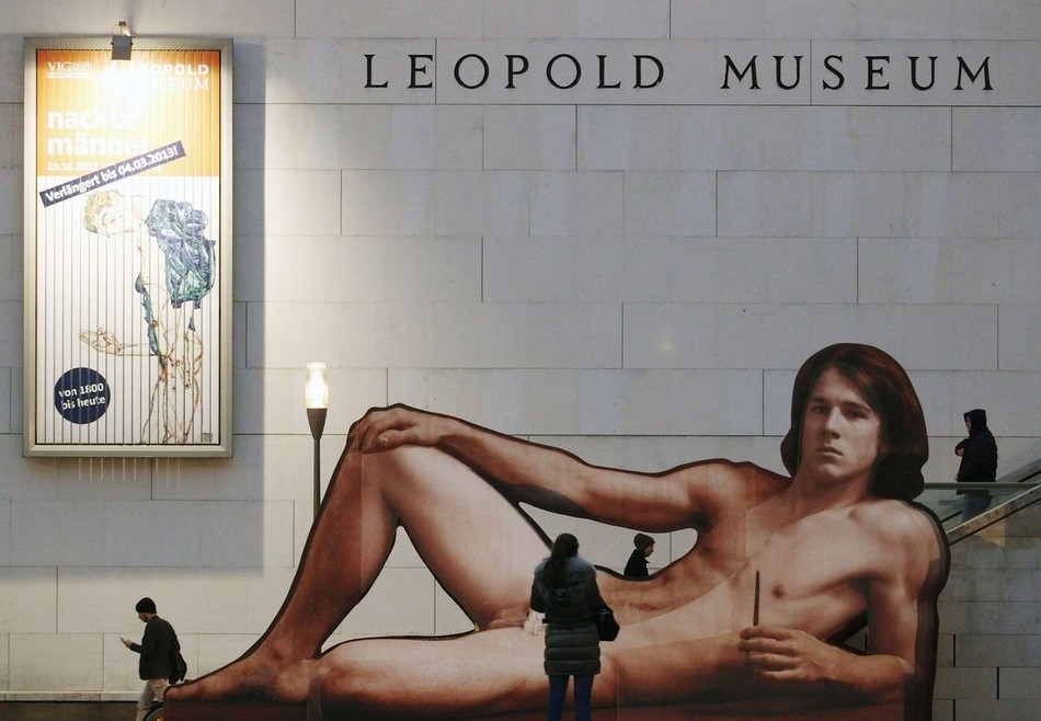 Hombres desnudos en el Leopold Museum