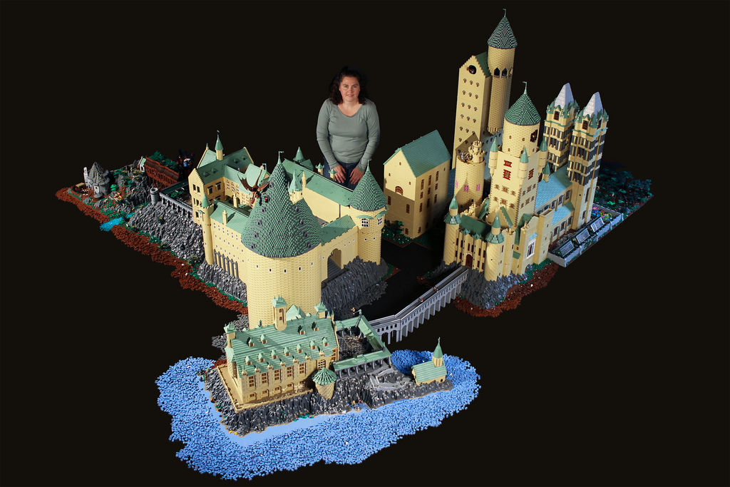 Colegio Hogwarts hecho con piezas LEGO