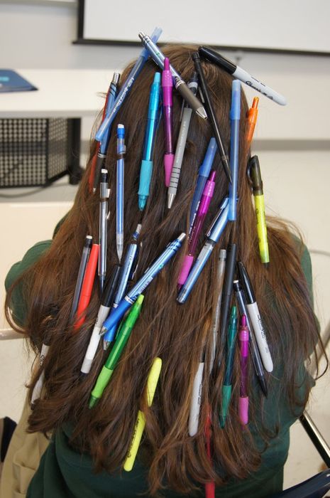 Peinado con bolígrafos