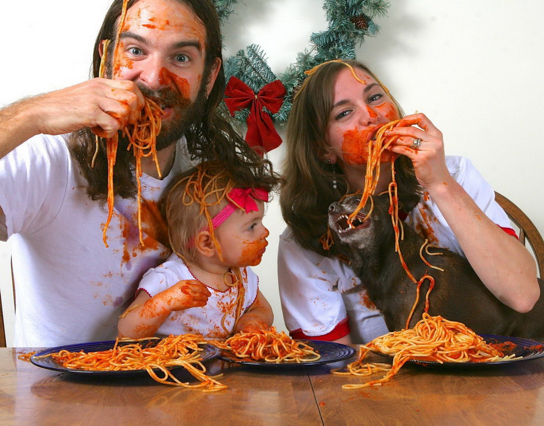 Comer espaguetis como un niño