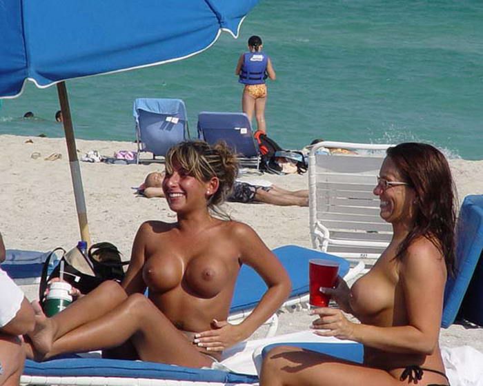 chicas topless 6.