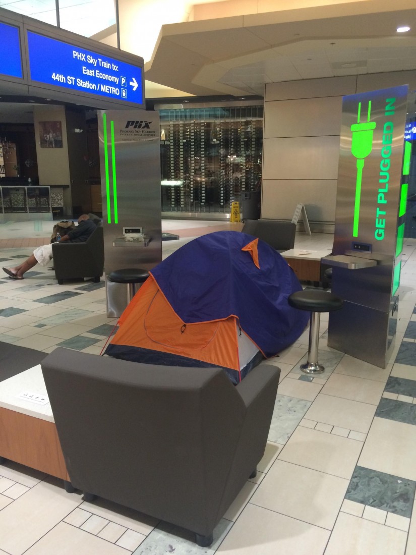 acampada en el aeropuerto