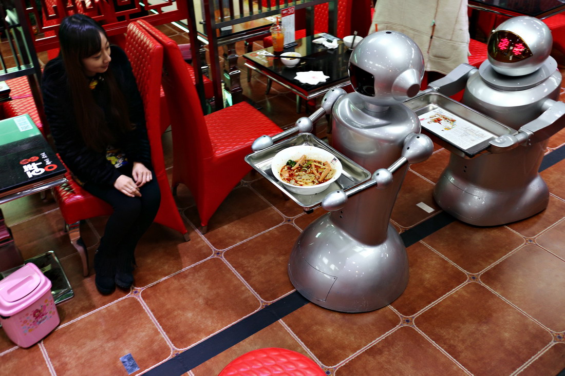 camareros robots