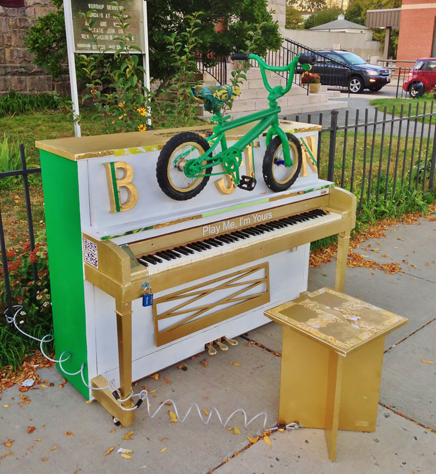 pianos pintados en plena calle 16