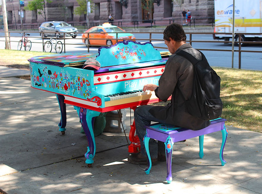 pianos pintados en plena calle 19