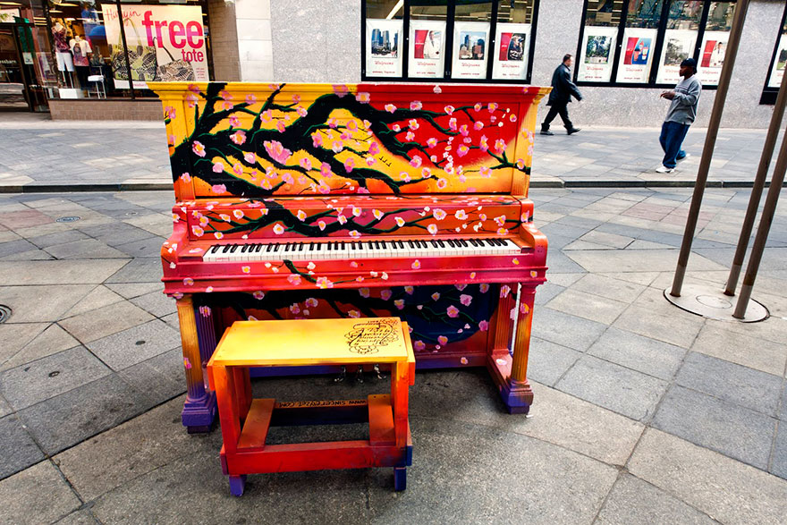 pianos pintados en plena calle 6