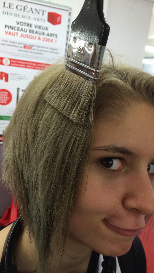 tener el pelo como una brocha
