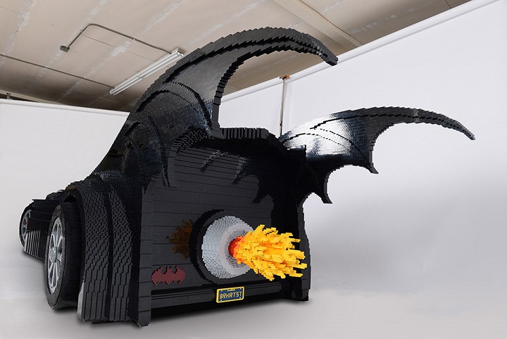 Batmovil hecho con piezas LEGO 2