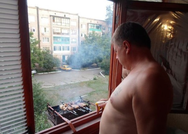 barbacoa en una ventana