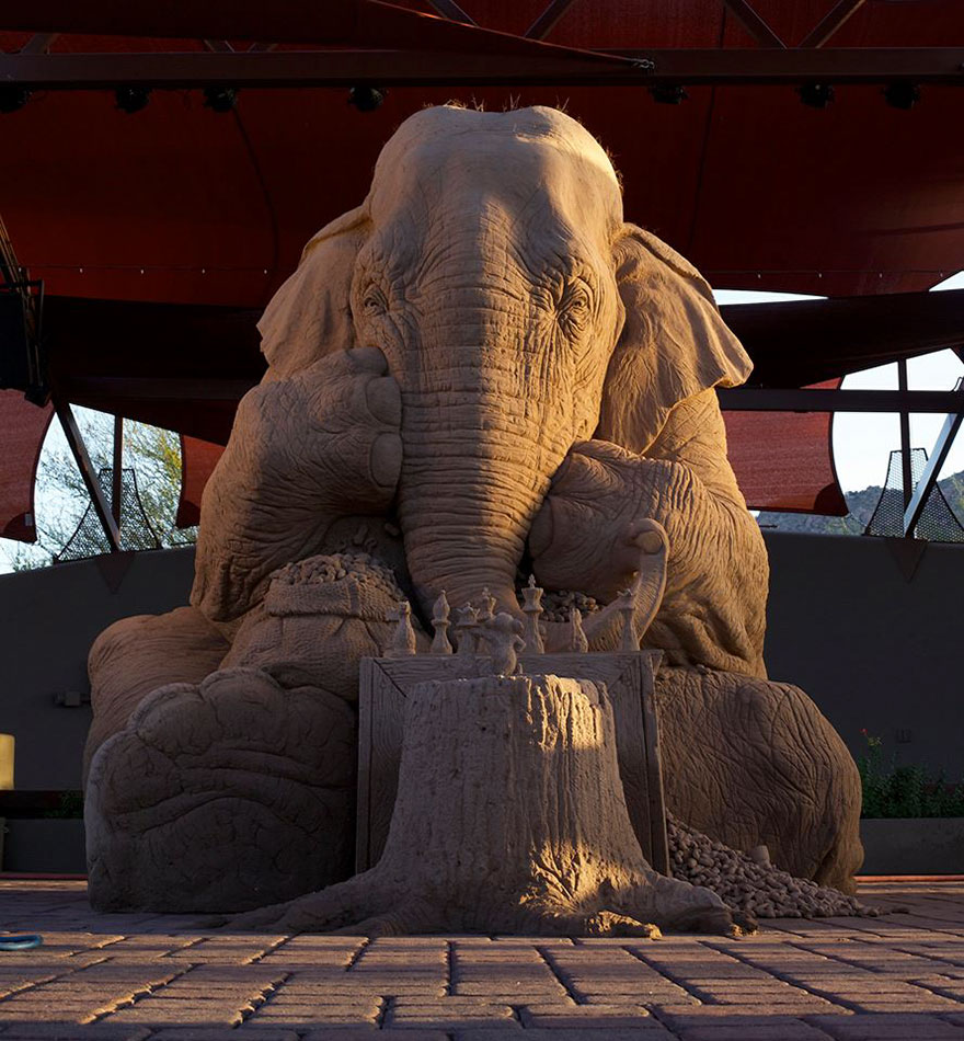 escultura arena elefante raton 1