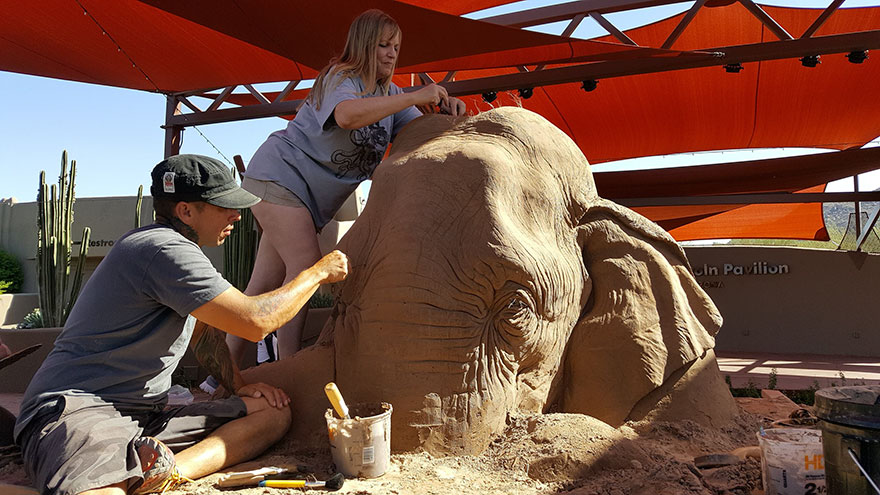 escultura arena elefante raton 7
