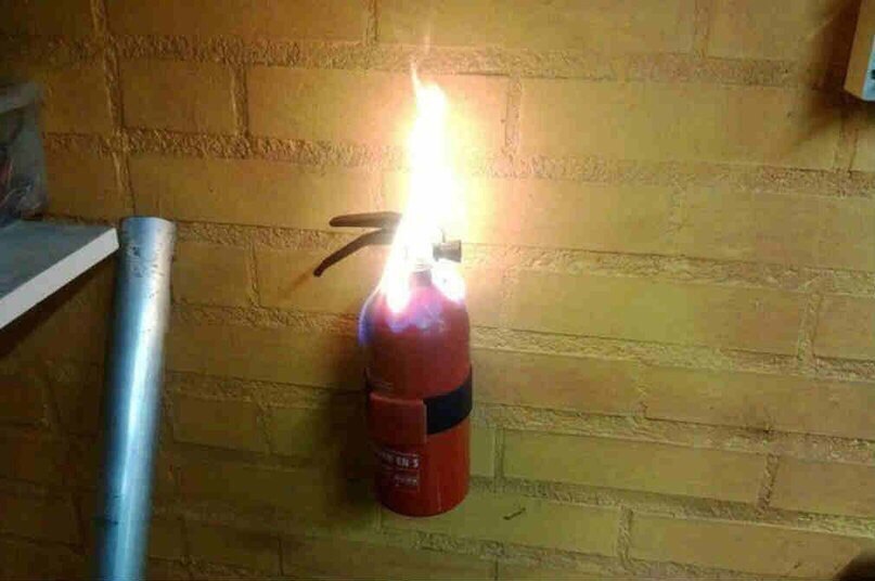 extintor-incendiandose