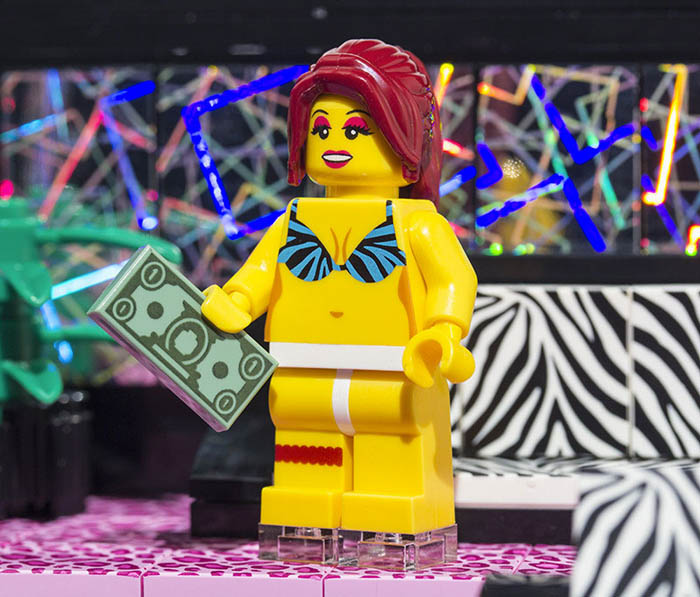 club-striptease-LEGO
