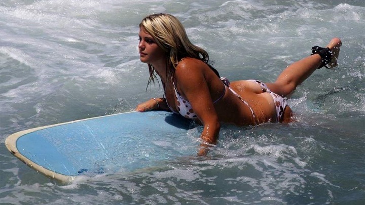 surf-con-la-raja-al-aire